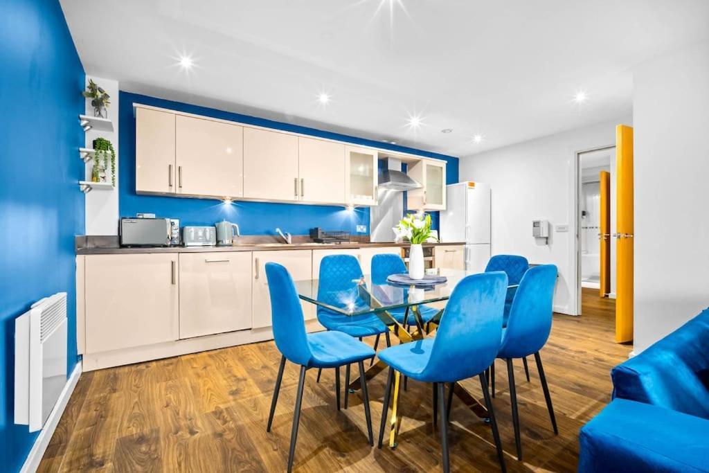 Spacious 2 Bed Apt B'Ham Cc With Parking Sleeps 7 Birmingham Exterior foto